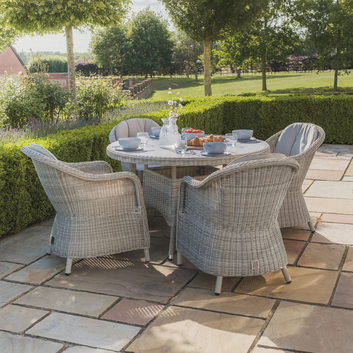 Extreme Heritage 4 Seat Round Rattan Dining Set